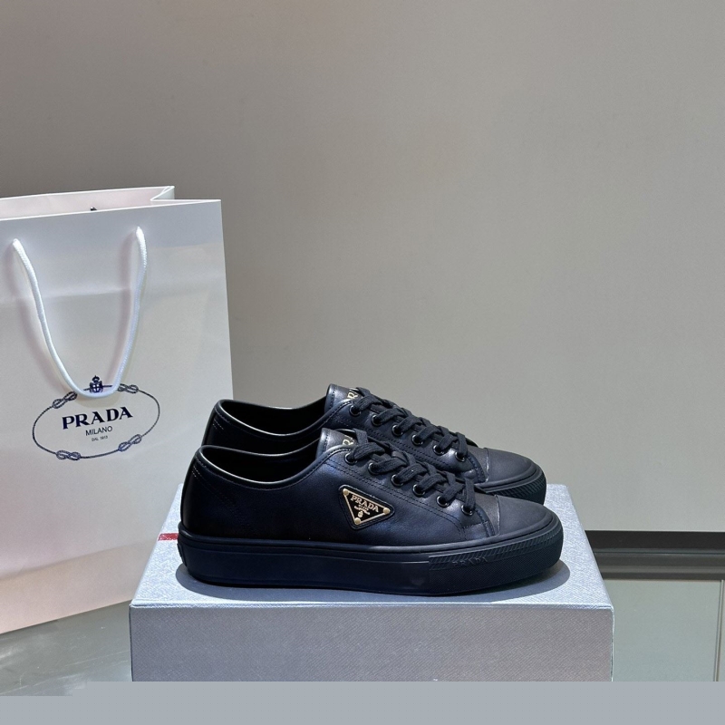 Pra*a casual shoes